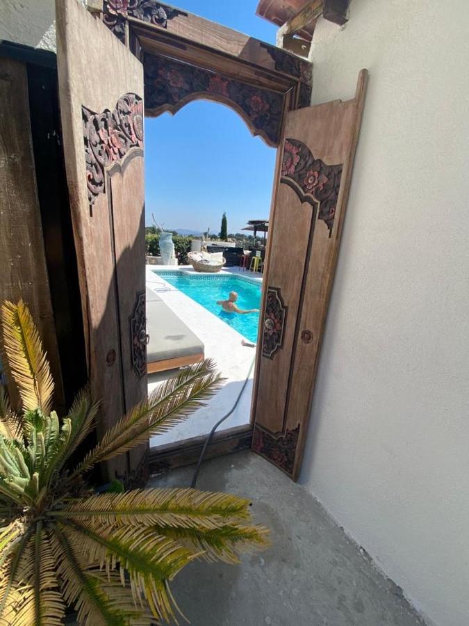 Bastide De La Joie De Vivre Hotel Hyeres Bagian luar foto